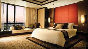 Egyptian cotton sheets, premium bedding, minibar, in-room safe