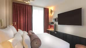 Premium bedding, pillow top beds, in-room safe, desk