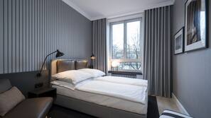 Allergitestet sengetøy, minibar, safe på rommet og skrivebord