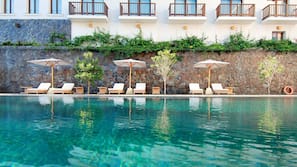 Outdoor pool, sun loungers