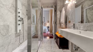 Biancheria da letto di alta qualità, minibar, una cassaforte in camera