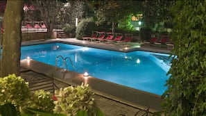 Outdoor pool, open 9:00 AM to 6:00 PM, pool loungers