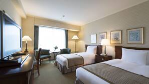 Down duvet, minibar, desk, blackout curtains
