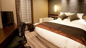 Hypo-allergenic bedding, down duvet, desk, blackout curtains