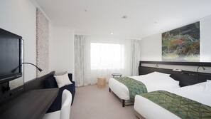 Hypo-allergenic bedding, down duvet, desk, blackout curtains