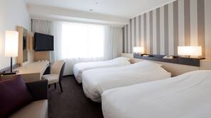 Hypo-allergenic bedding, down duvet, desk, blackout curtains