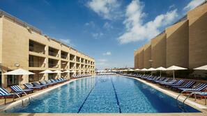 2 outdoor pools