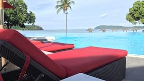 Indoor pool, 2 outdoor pools