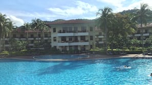 Indoor pool, 2 outdoor pools