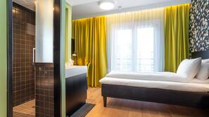 Sengetøy av topp kvalitet, senger med overmadrass og minibar