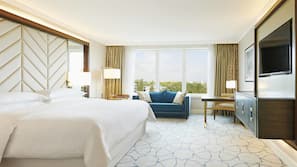 Hypo-allergenic bedding, minibar, in-room safe, desk