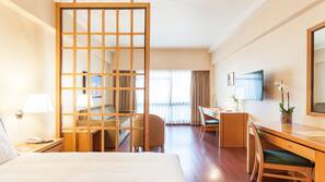 Een kluis op de kamer, verduisterende gordijnen, gratis babybedden