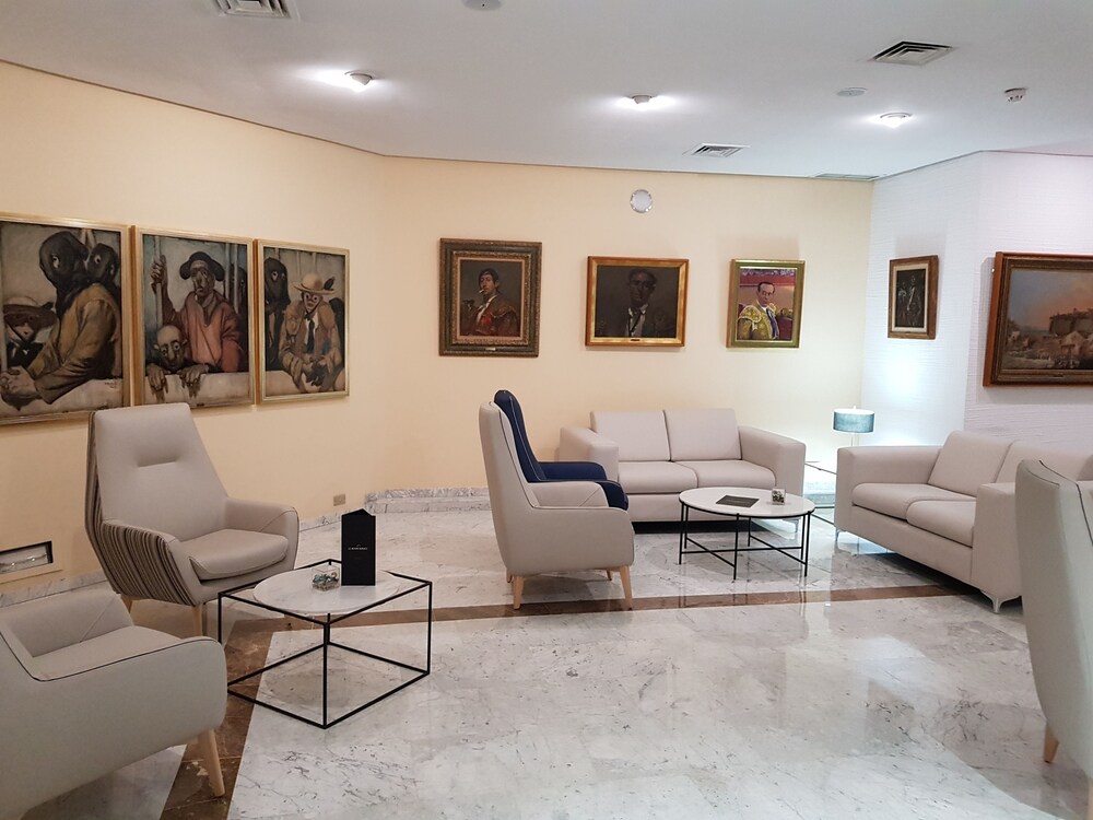 Lobby sitting area, Hotel Pasarela