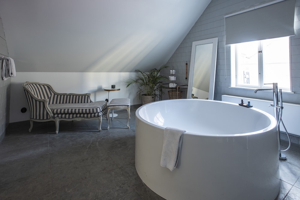 Deep soaking bathtub, V Hotel Helsingborg, BW Premier Collection