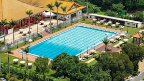 Outdoor pool, pool loungers