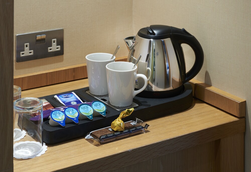 Coffee and/or coffee maker, Crowne Plaza London Ealing, an IHG Hotel