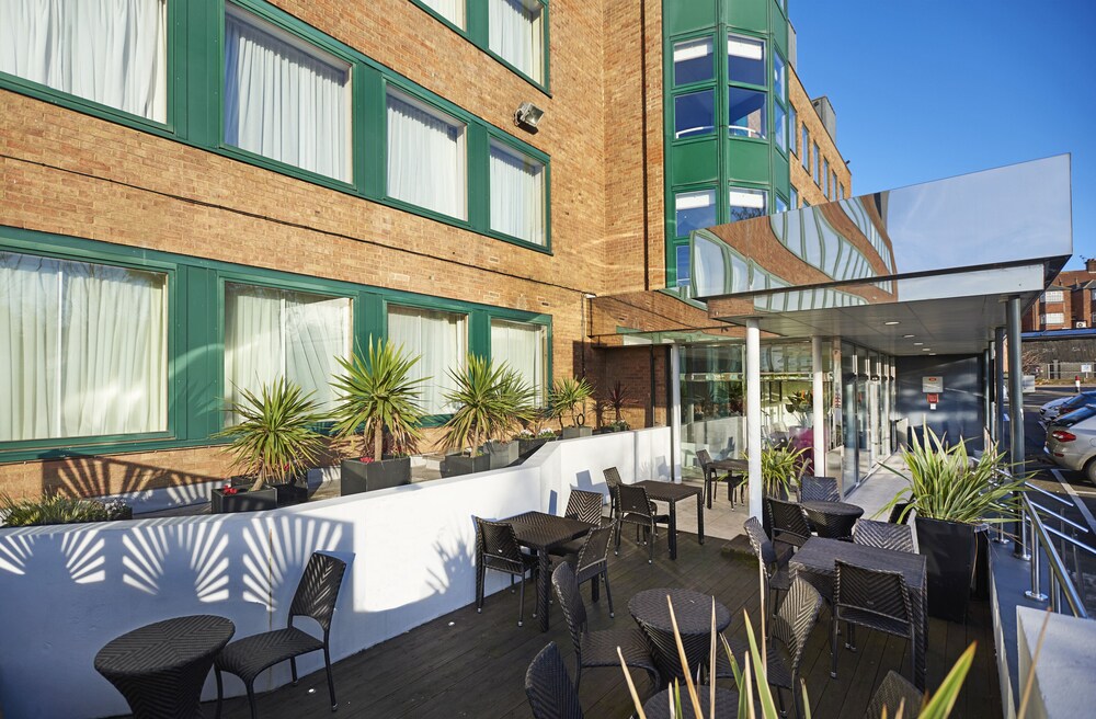 Terrace/patio, Crowne Plaza London Ealing, an IHG Hotel