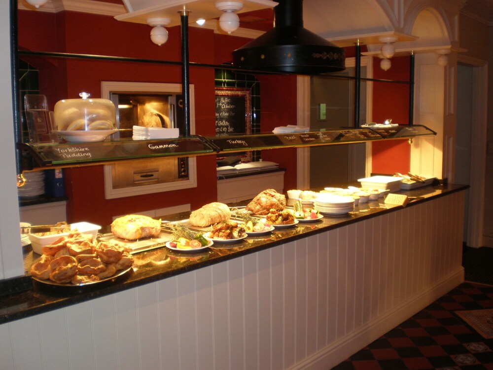 Breakfast buffet, The Broadway Hotel