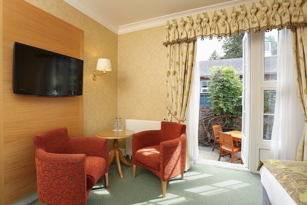 Room, West Lodge Park Hotel