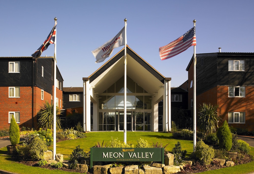 Front of property, Meon Valley Hotel, Golf & Country Club