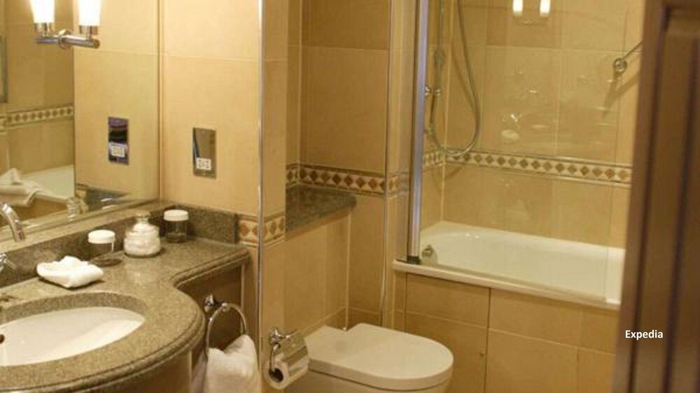 Bathroom, Nutfield Priory Hotel And Spa