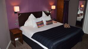 Desk, iron/ironing board, free WiFi, linens