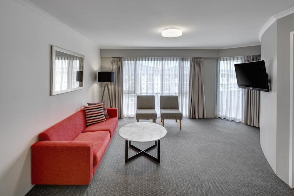 Adina Serviced Apartments Canberra James Court