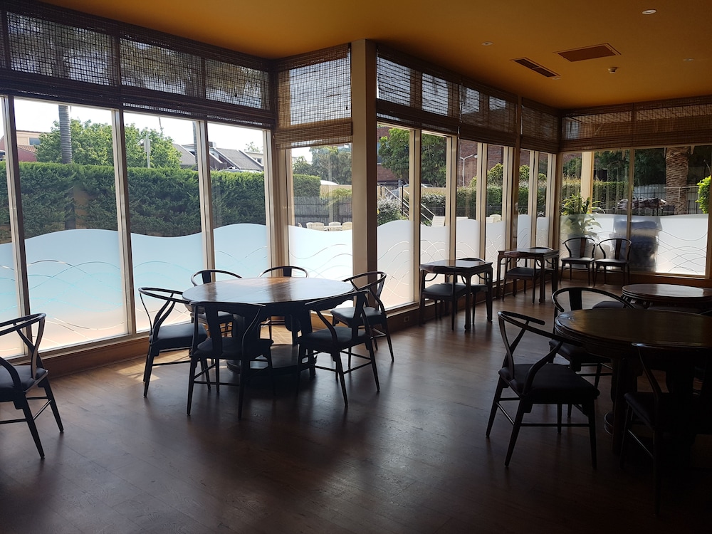 Breakfast area, Chifley on South Terrace