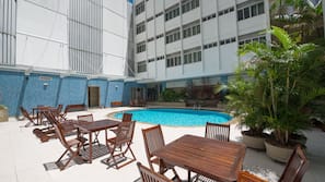 2 piscinas externas