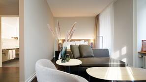 Literie hypoallergénique, minibar, coffre-forts dans les chambres