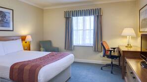Minibar, in-room safe, desk, iron/ironing board