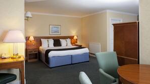 Minibar, in-room safe, desk, iron/ironing board