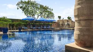 Outdoor pool, pool umbrellas