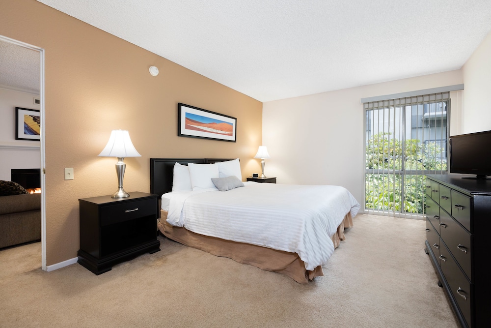 Oakwood at Toluca Hills 2019 Pictures, Reviews, Prices & Deals