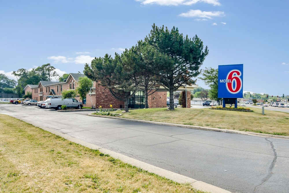 Motel 6 Waukegan, IL, Chicago: $69 Room Prices & Reviews | Travelocity
