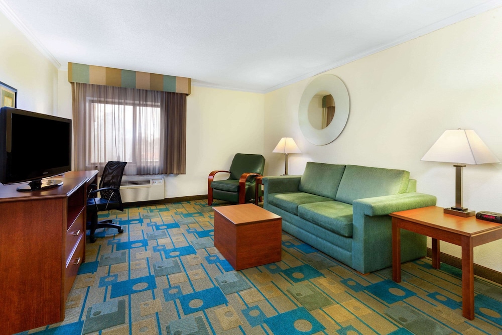 La Quinta Inn by Wyndham Chicago Willowbrook