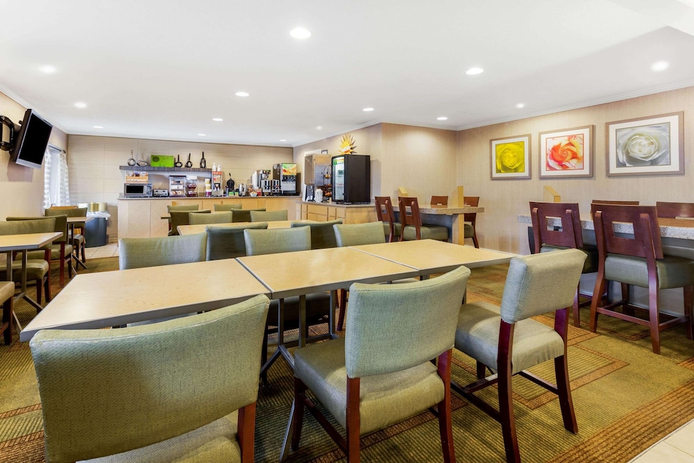 La Quinta Inn by Wyndham Chicago Willowbrook