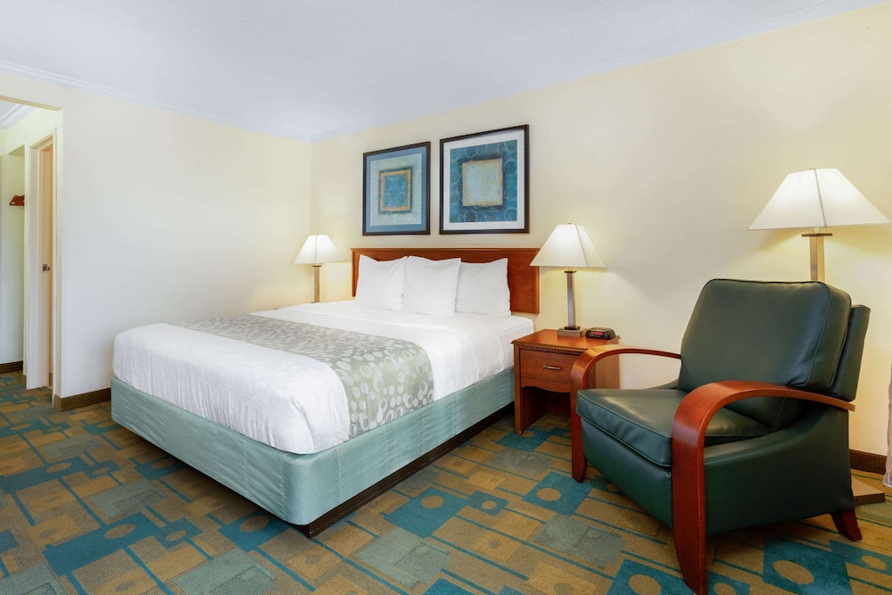 La Quinta Inn by Wyndham Chicago Willowbrook