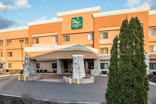 Great Place to stay Quality Inn near Hoffman Estates
