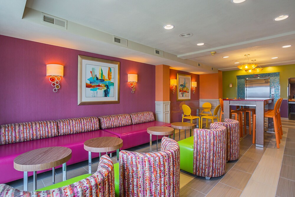 Breakfast area, Clarion Inn & Suites