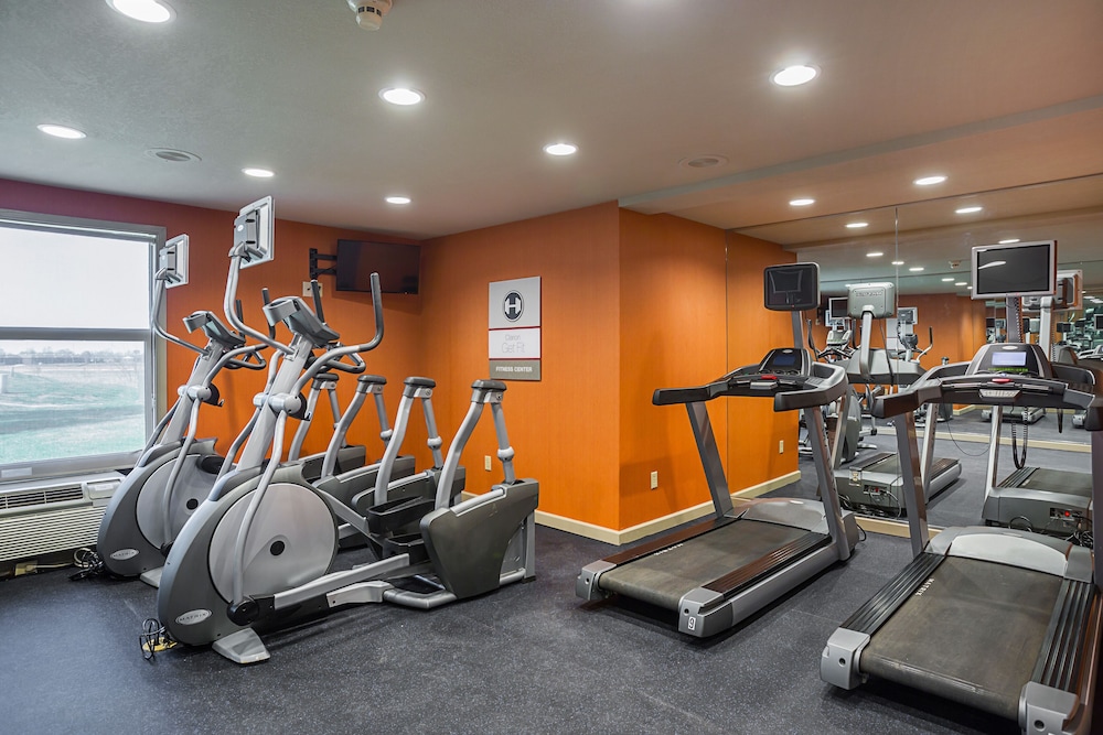 Fitness facility, Clarion Inn & Suites