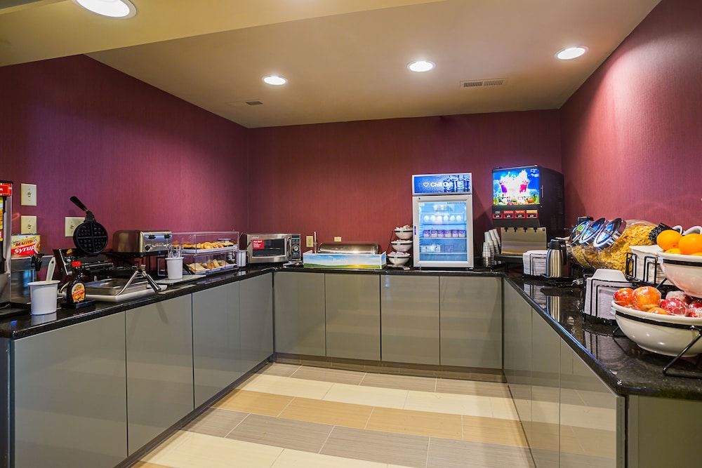 Breakfast area, Clarion Inn & Suites