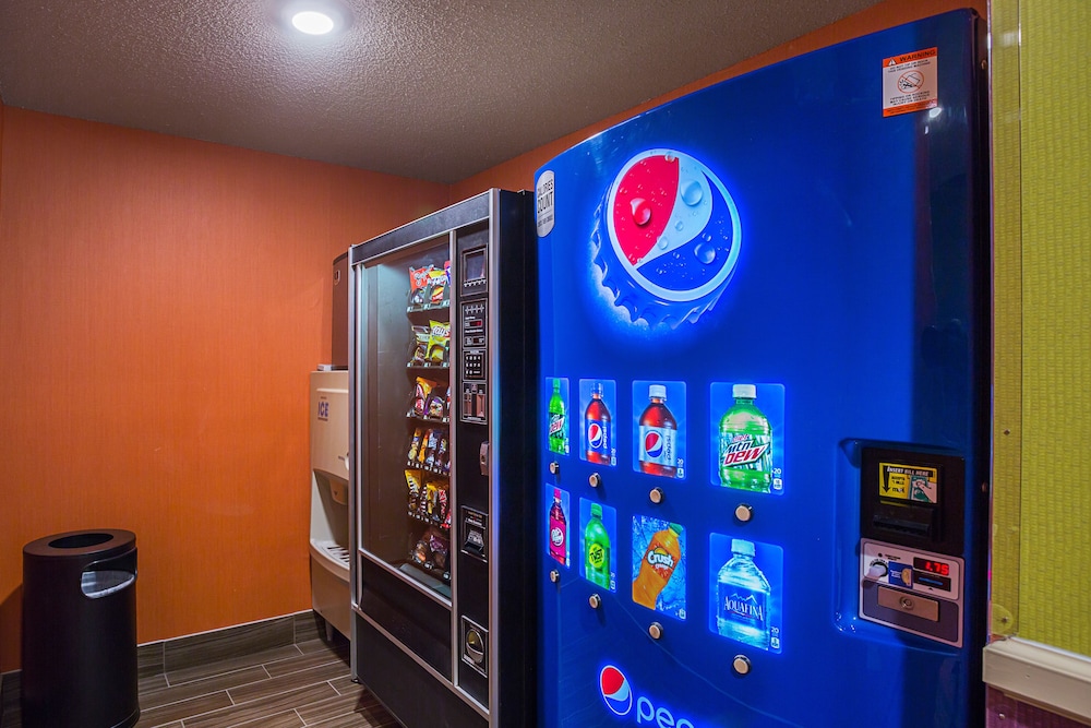 Vending machine, Clarion Inn & Suites