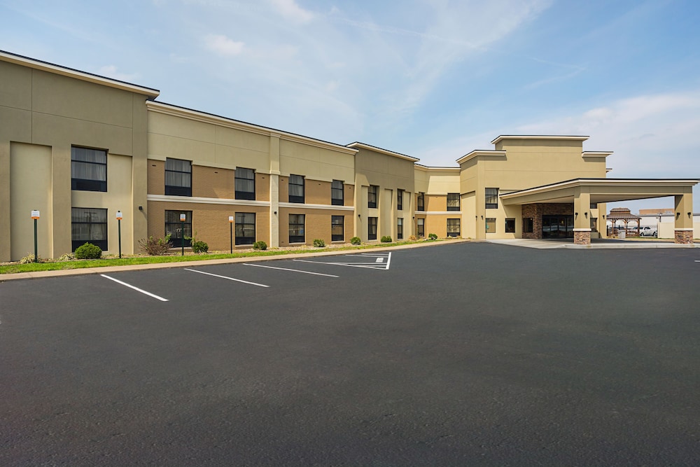 Exterior, Clarion Inn & Suites