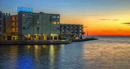 Sailport Waterfront Suites