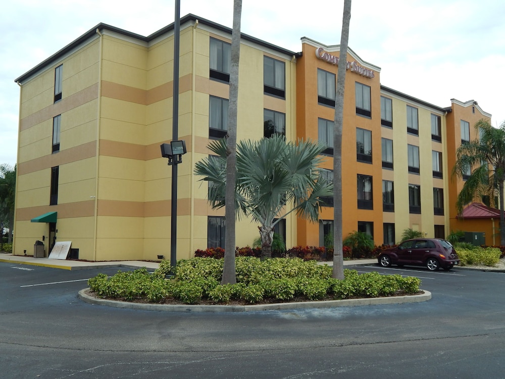 Comfort Suites Tampa - Brandon