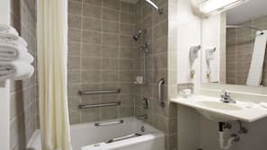 Combined shower/tub, free toiletries, hair dryer, towels