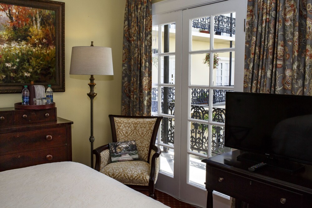 Room, Eliza Thompson House, Historic Inns of Savannah Collection