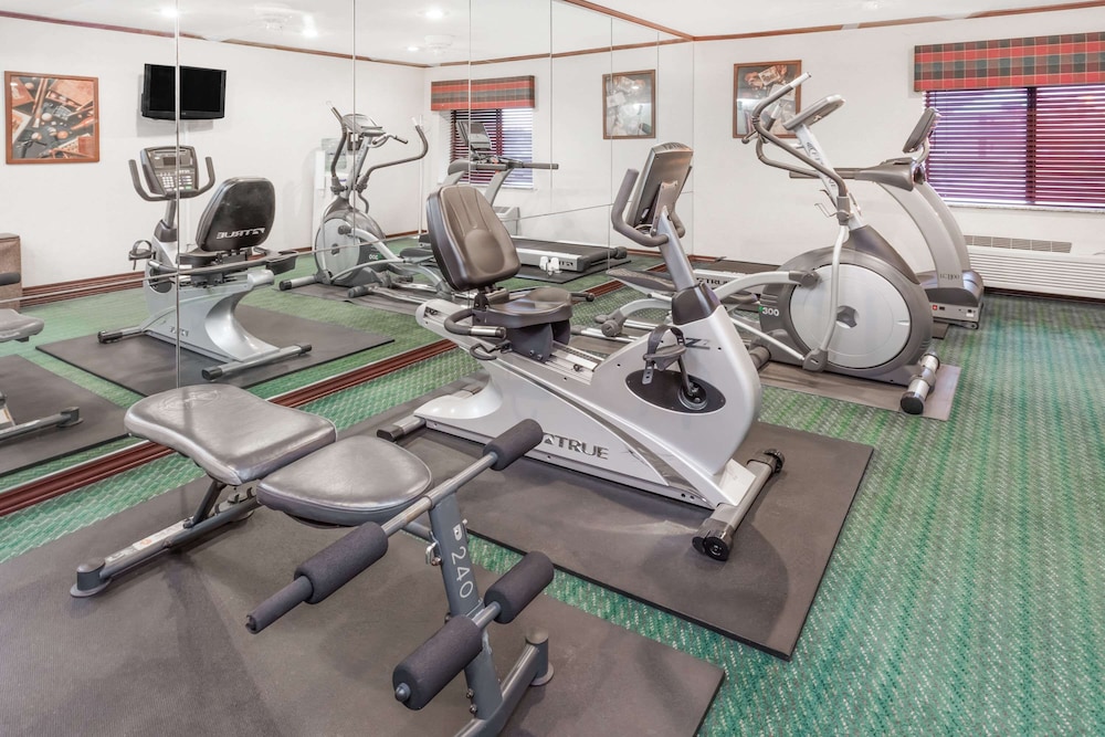 Fitness facility, Baymont by Wyndham Champaign