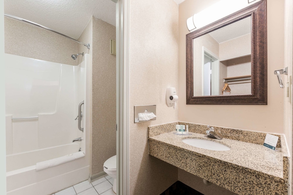 Bathroom, Quality Inn & Suites